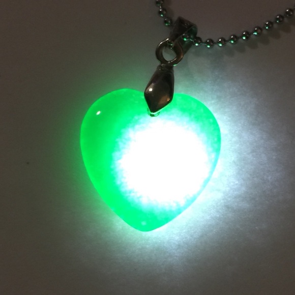 Real Jade Jadeite Heart Pendant - Picture 4 of 4